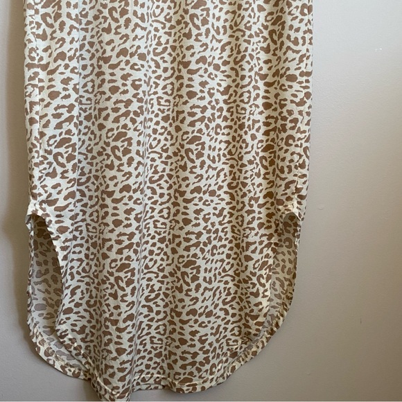 La Miel. Maxi t-shirt dress. Small. Neutral animal print. Has pockets. - Picture 4 of 7